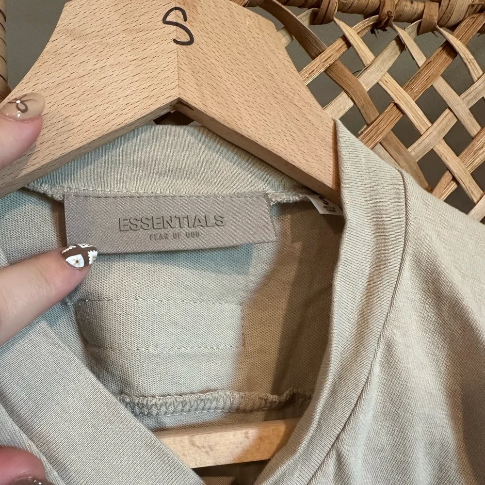 Essentials tee - Picture 2 of 2